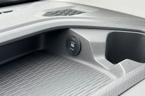 CX75HYK Volkswagen Transporter 2.0 TDI T28 Commerce Pro Panel Van 5dr Diesel Manual FWD SWB Euro 6 (s/s) (110 ps) Thumbnail #39