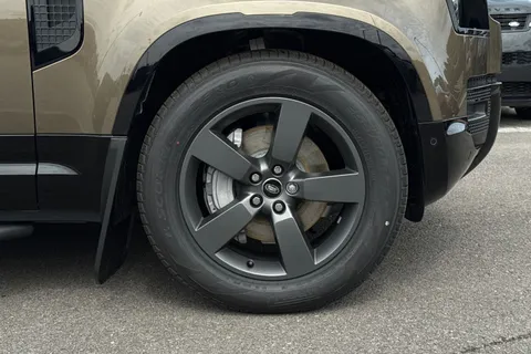  Land Rover Defender 130 3.0 D350 MHEV X-Dynamic HSE Auto 4WD Euro 6 (s/s) 5dr Thumbnail #9