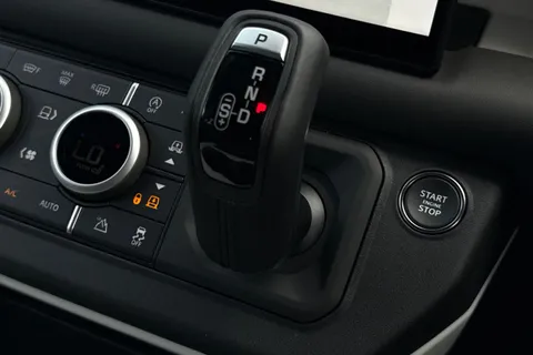  Land Rover Defender 130 3.0 D350 MHEV X-Dynamic HSE Auto 4WD Euro 6 (s/s) 5dr Thumbnail #17
