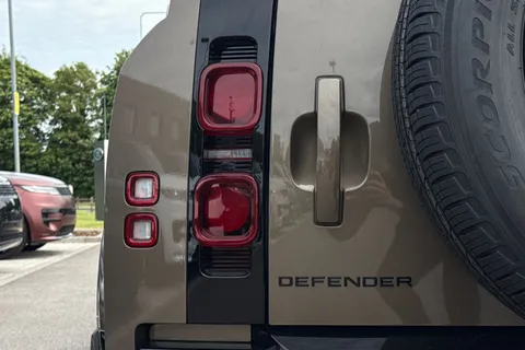  Land Rover Defender 130 3.0 D350 MHEV X-Dynamic HSE Auto 4WD Euro 6 (s/s) 5dr Thumbnail #34