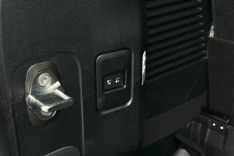  Land Rover Defender 130 3.0 D350 MHEV X-Dynamic HSE Auto 4WD Euro 6 (s/s) 5dr Thumbnail #40