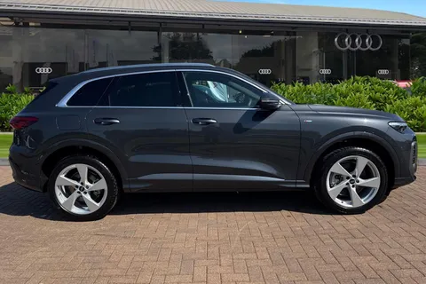 Audi Q5 2.0 TDI S line S Tronic quattro Euro 6 (s/s) 5dr Thumbnail #4