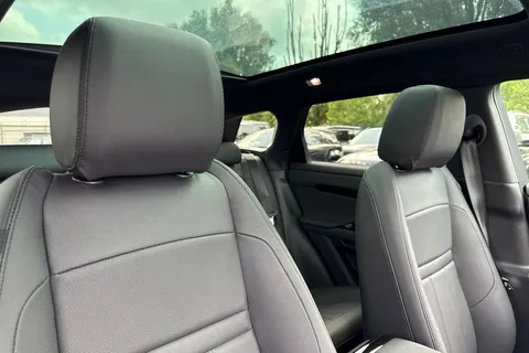 Land Rover Range Rover Evoque 1.5 P270e 12.17kWh Edition Auto 4WD Euro 6 (s/s) 5dr Thumbnail #11