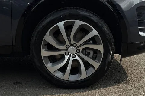 Land Rover Discovery Sport 2.0 D200 MHEV Dynamic SE Auto 4WD Euro 6 (s/s) 5dr Thumbnail #9