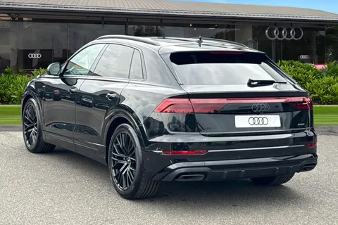 Audi Q8 3.0 TDI V6 50 Black Edition Tiptronic quattro Euro 6 (s/s) 5dr Thumbnail #3