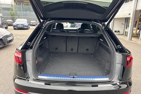 Audi Q8 3.0 TDI V6 50 Black Edition Tiptronic quattro Euro 6 (s/s) 5dr Thumbnail #10