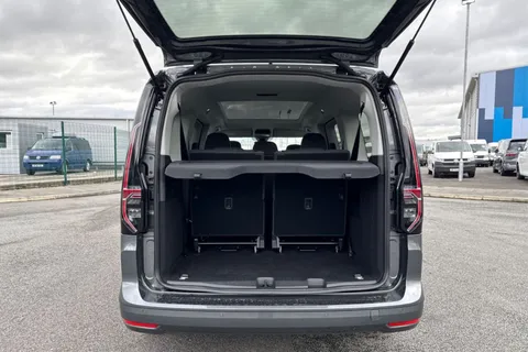 6 of 57 for Volkswagen Caddy Maxi 2.0 TDI DSG Euro 6 (s/s) 5dr