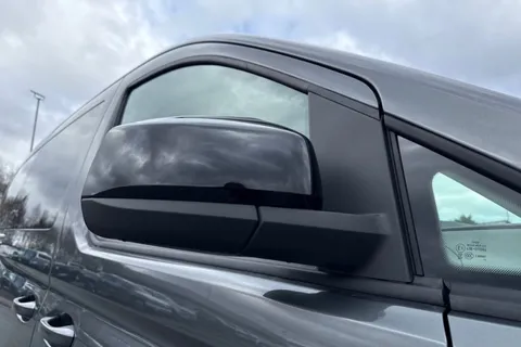 24 of 57 for Volkswagen Caddy Maxi 2.0 TDI DSG Euro 6 (s/s) 5dr