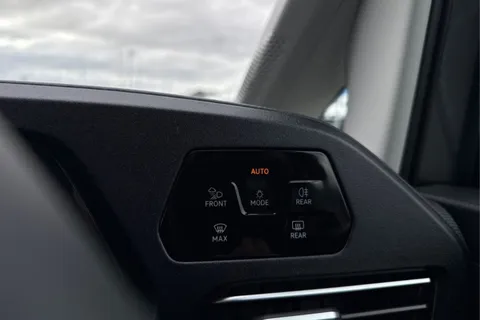 38 of 57 for Volkswagen Caddy Maxi 2.0 TDI DSG Euro 6 (s/s) 5dr