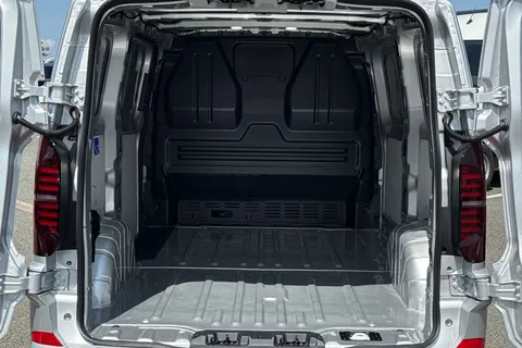 Volkswagen Transporter 2.0 TDI T30 Commerce Pro FWD SWB Euro 6 (s/s) 5dr Thumbnail #7