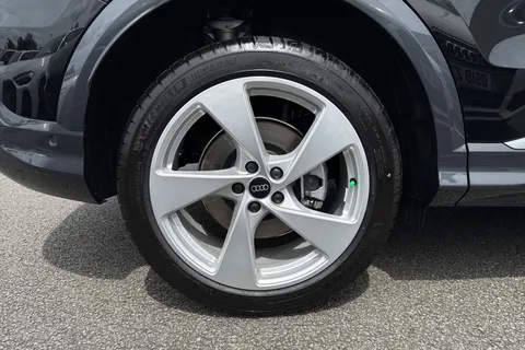  Audi Q5 2.0 TDI S line S Tronic quattro Euro 6 (s/s) 5dr Thumbnail #11