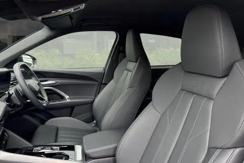  Audi Q5 2.0 TDI S line S Tronic quattro Euro 6 (s/s) 5dr Thumbnail #16