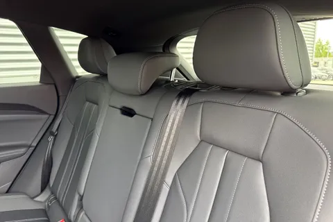  Audi Q5 2.0 TDI S line S Tronic quattro Euro 6 (s/s) 5dr Thumbnail #19