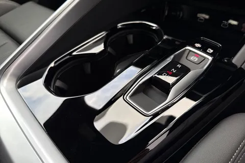  Audi Q5 2.0 TDI S line S Tronic quattro Euro 6 (s/s) 5dr Thumbnail #23