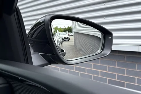  Audi Q5 2.0 TDI S line S Tronic quattro Euro 6 (s/s) 5dr Thumbnail #60