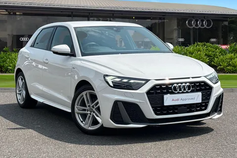 Audi A1 S line 30 TFSI 116 PS 6-speed