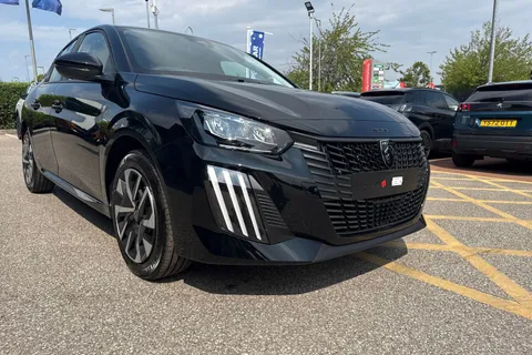 8 of 45 for PEUGEOT 208 1.2 PureTech Style Euro 6 (s/s) 5dr