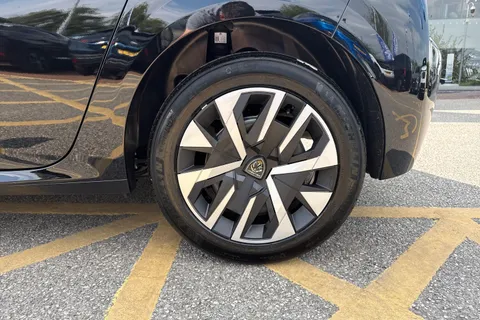 10 of 45 for PEUGEOT 208 1.2 PureTech Style Euro 6 (s/s) 5dr