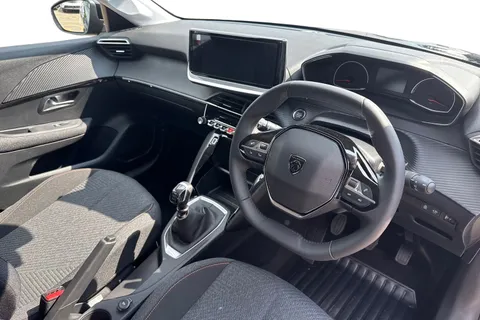 13 of 45 for PEUGEOT 208 1.2 PureTech Style Euro 6 (s/s) 5dr