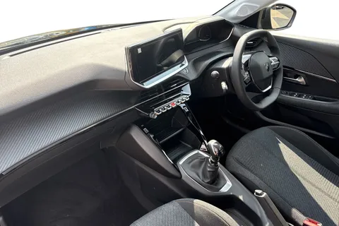 14 of 45 for PEUGEOT 208 1.2 PureTech Style Euro 6 (s/s) 5dr