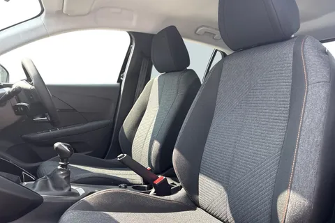 15 of 45 for PEUGEOT 208 1.2 PureTech Style Euro 6 (s/s) 5dr