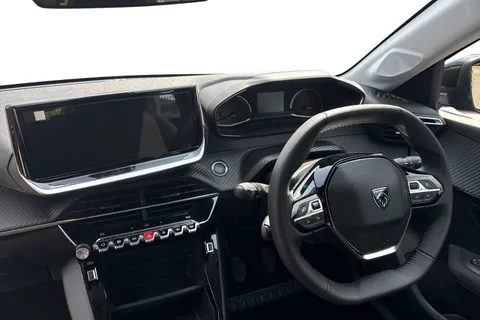 17 of 45 for PEUGEOT 208 1.2 PureTech Style Euro 6 (s/s) 5dr