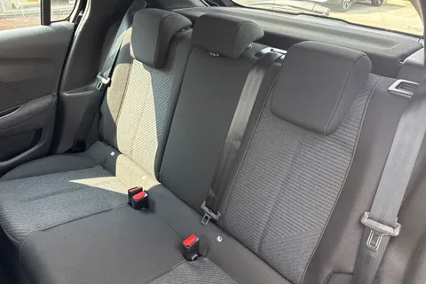 18 of 45 for PEUGEOT 208 1.2 PureTech Style Euro 6 (s/s) 5dr