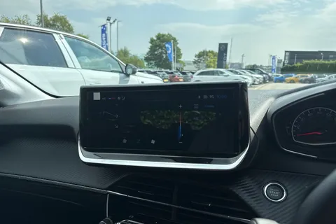 21 of 45 for PEUGEOT 208 1.2 PureTech Style Euro 6 (s/s) 5dr