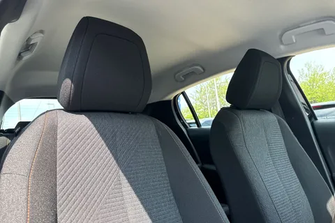 23 of 45 for PEUGEOT 208 1.2 PureTech Style Euro 6 (s/s) 5dr