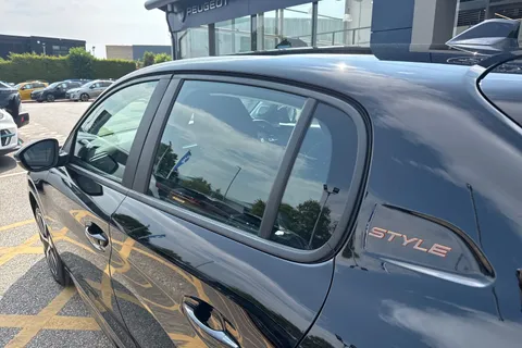 26 of 45 for PEUGEOT 208 1.2 PureTech Style Euro 6 (s/s) 5dr