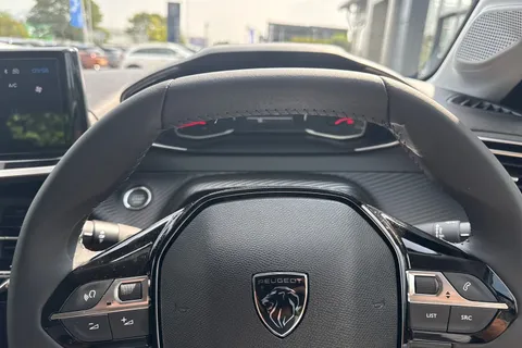 28 of 45 for PEUGEOT 208 1.2 PureTech Style Euro 6 (s/s) 5dr