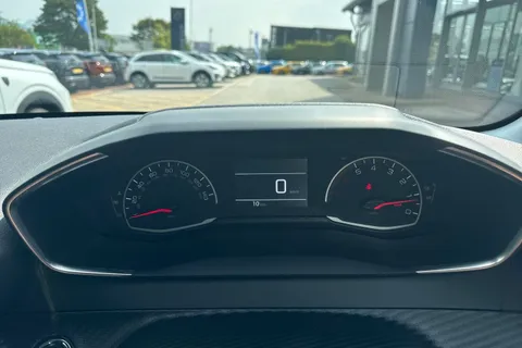 29 of 45 for PEUGEOT 208 1.2 PureTech Style Euro 6 (s/s) 5dr