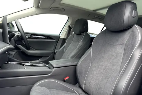  Volkswagen Passat 1.5 eTSI MHEV Elegance DSG Euro 6 (s/s) 5dr Thumbnail #16