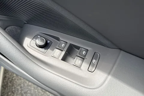  Volkswagen Passat 1.5 eTSI MHEV Elegance DSG Euro 6 (s/s) 5dr Thumbnail #21