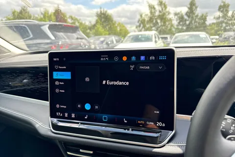  Volkswagen Passat 1.5 eTSI MHEV Elegance DSG Euro 6 (s/s) 5dr Thumbnail #41