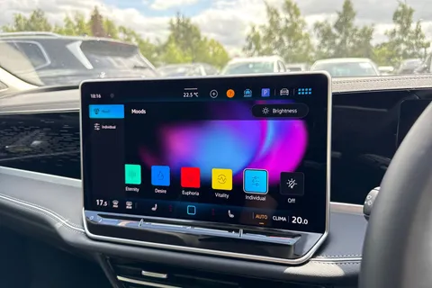  Volkswagen Passat 1.5 eTSI MHEV Elegance DSG Euro 6 (s/s) 5dr Thumbnail #49