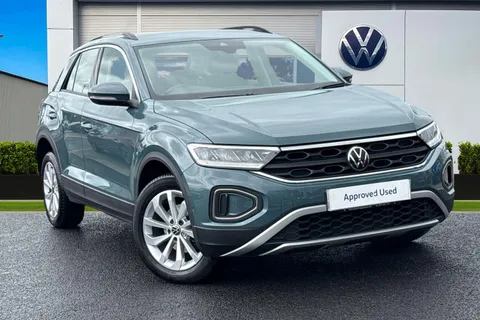 Volkswagen T-Roc Mark 1 Facelift (2022) 1.0 TSI Life 110PS **17' JOHANNESBURG**