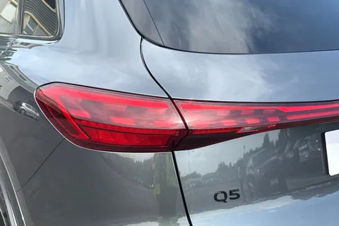 Audi Q5 2.0 TDI Edition 1 S Tronic quattro Euro 6 (s/s) 5dr Thumbnail #8