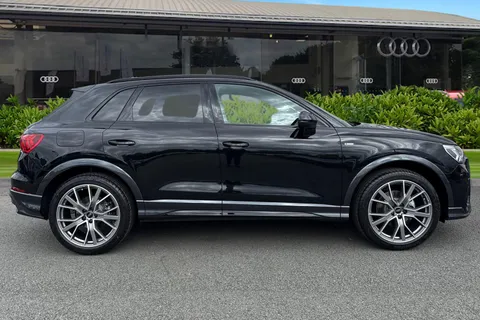  Audi Q3 1.5 TFSI CoD 35 Black Edition S Tronic Euro 6 (s/s) 5dr Thumbnail #4