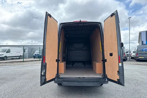 DF24BVJ Volkswagen Crafter 2.0 TDI 140PS Commerce Plus High Roof Van Thumbnail #7