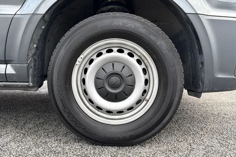 DF24BVJ Volkswagen Crafter 2.0 TDI 140PS Commerce Plus High Roof Van Thumbnail #10