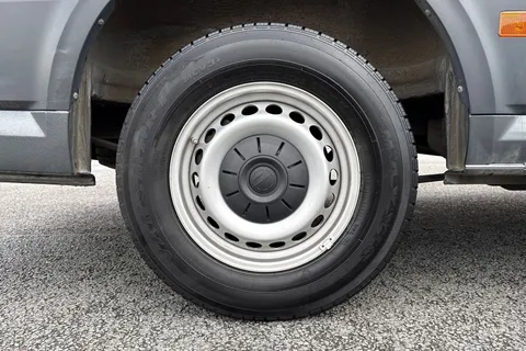 DF24BVJ Volkswagen Crafter 2.0 TDI 140PS Commerce Plus High Roof Van Thumbnail #11