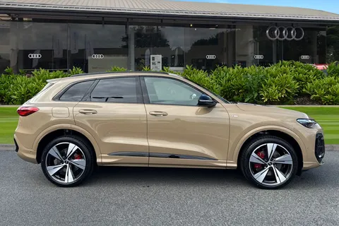  Audi Q5 2.0 TDI Edition 1 S Tronic quattro Euro 6 (s/s) 5dr Thumbnail #4