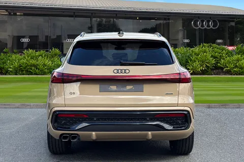  Audi Q5 2.0 TDI Edition 1 S Tronic quattro Euro 6 (s/s) 5dr Thumbnail #5