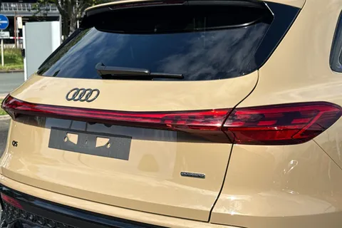  Audi Q5 2.0 TDI Edition 1 S Tronic quattro Euro 6 (s/s) 5dr Thumbnail #8