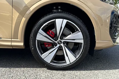  Audi Q5 2.0 TDI Edition 1 S Tronic quattro Euro 6 (s/s) 5dr Thumbnail #10