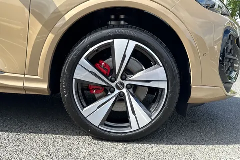  Audi Q5 2.0 TDI Edition 1 S Tronic quattro Euro 6 (s/s) 5dr Thumbnail #11