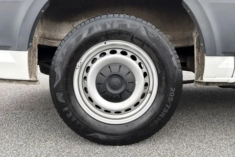 DE74FSK Volkswagen Crafter 2.0 TDI 140PS Commerce Plus High Roof Van Thumbnail #11