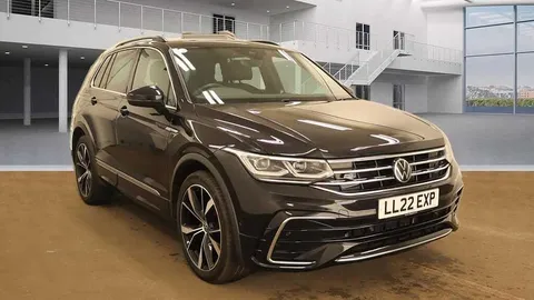 Volkswagen Tiguan 1.5 TSI (150ps) R-Line EVO DSG **PAN ROOF, LEATHER, REAR CAM**
