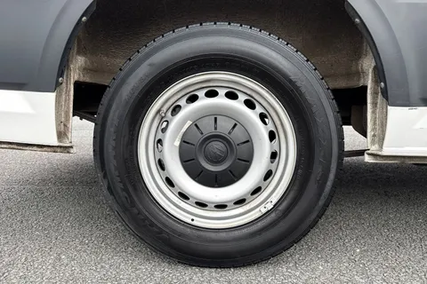 DG74EVF Volkswagen Crafter 2.0 TDI 140PS Commerce Plus High Roof Van Thumbnail #11